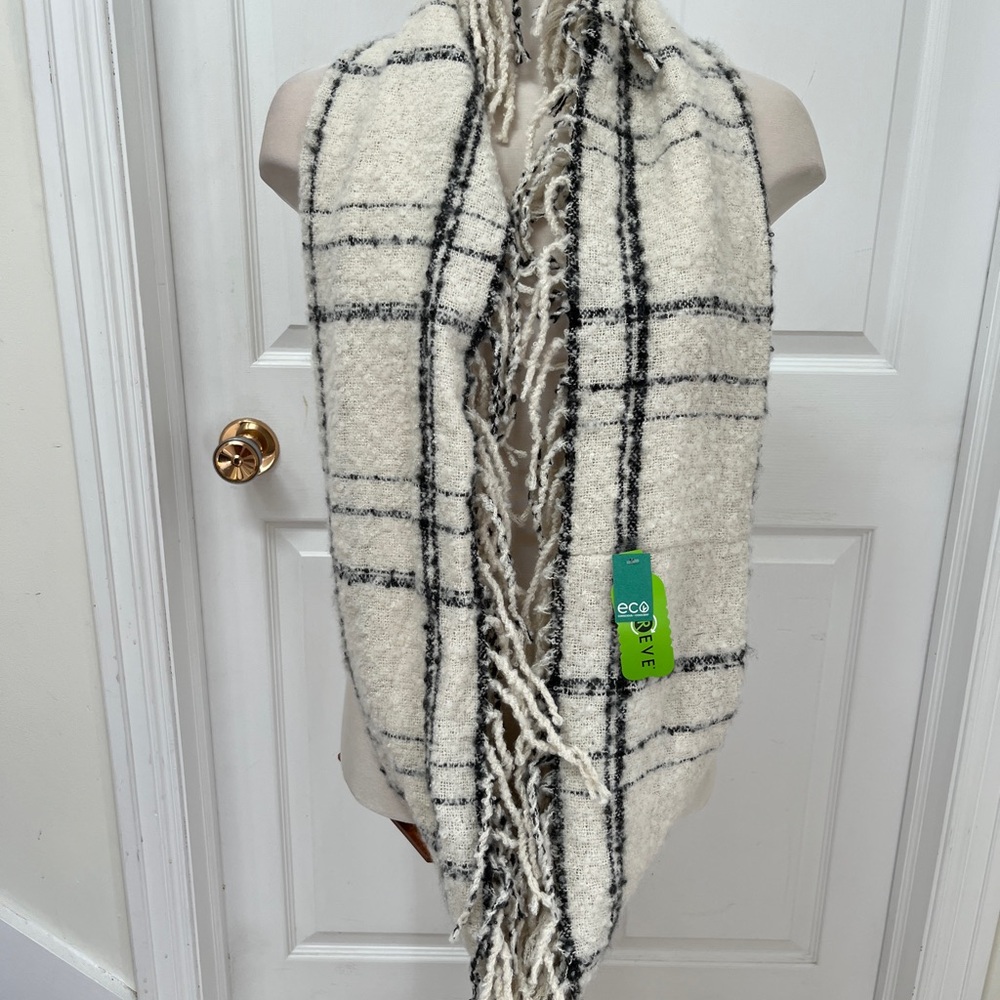 NWT Repreve White and Black Plaid tube Scarf
